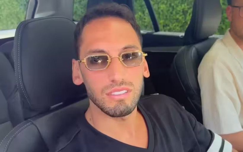 Galatasaray ve Fenerbahçe birbirine girdi, Hakan Çalhanoğlu kararını verdi - Resim : 1