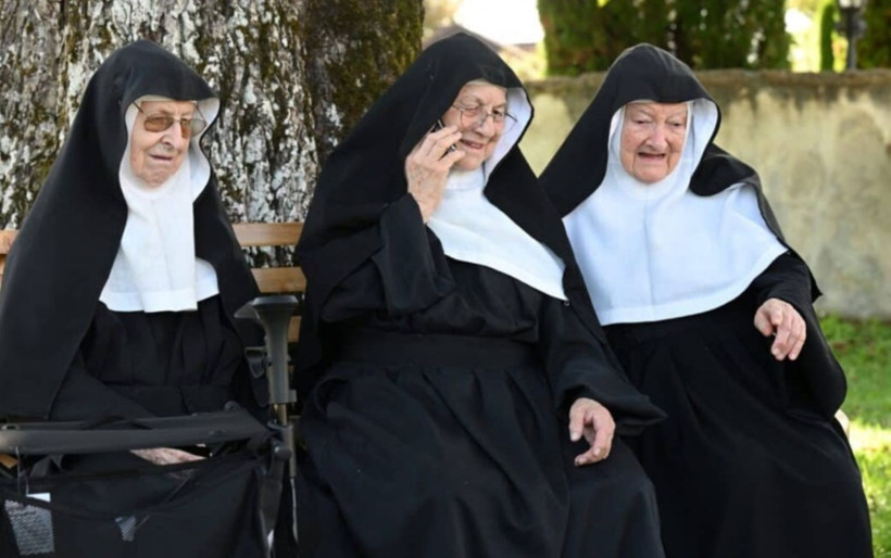 Sosyal medya fenomeni ‘kaçak rahibelere' kiliseden ültimatom geldi - Resim: 1