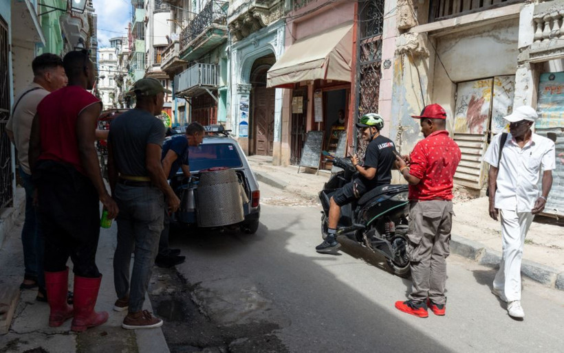 Yakıt bulamayan adam aracını böyle çalıştırdı - Resim: 3
