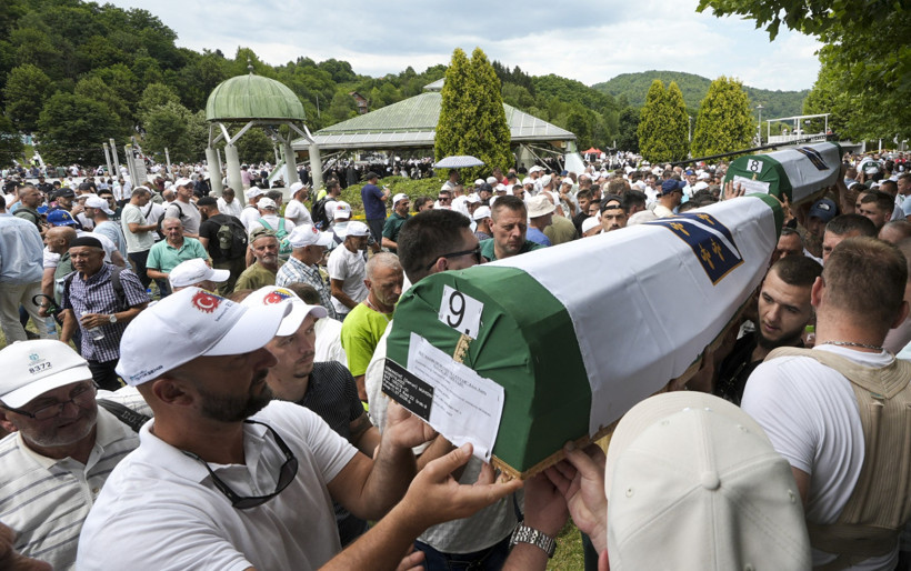 Srebrenitsa'da dinmeyen acı: 10 kurban daha defnedildi - Resim : 2
