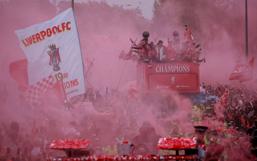 Liverpool'un 20. şampiyonluğu kutlandı - Resim: 7
