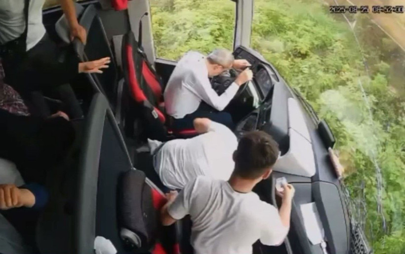 Yolcu otobüsünün çarptığı 2 kişinin öldüğü kazayla ilgili yeni detaylar - Resim: 2