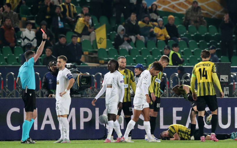 Şampiyonlar Ligi maçında korkunç tekme: Üç dakikada kırmızı kart! - Resim : 1