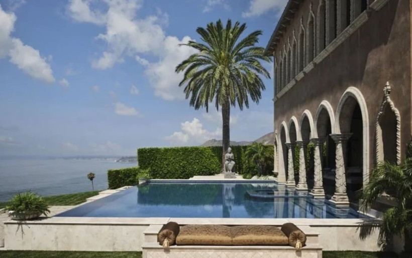 Ünlü yıldızın efsanevi malikanesi satışa çıktı: Fiyatı dudak uçuklatıyor - Resim: 5