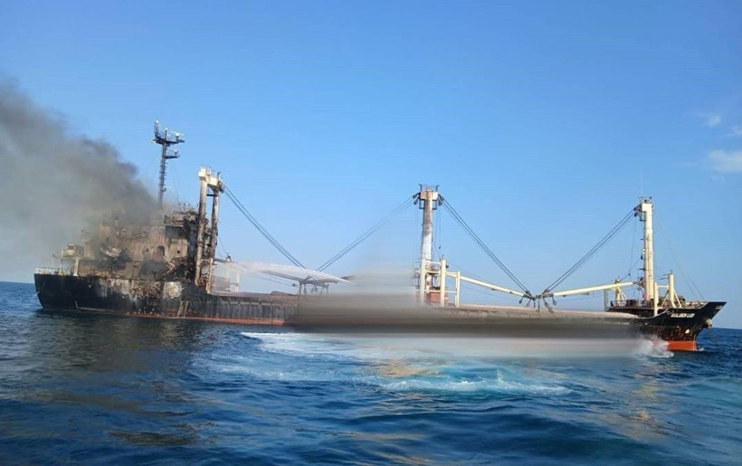 Rusya, Karadeniz'de yük gemisini vurdu: 5 ölü - Resim : 2