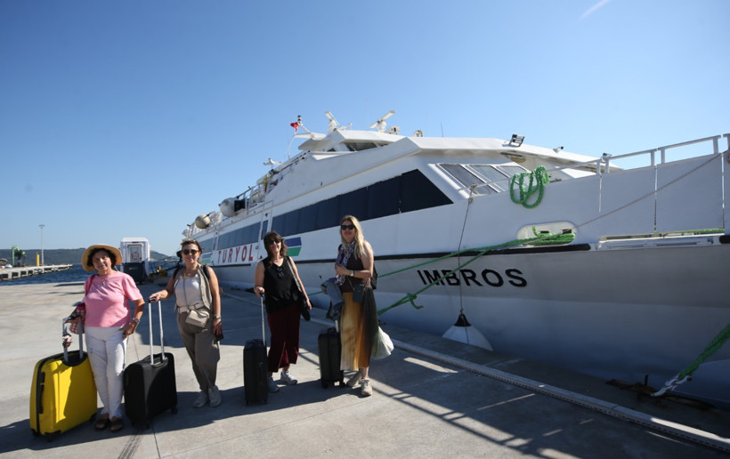 Çanakkale ile Yunan adası Limni arasında feribot dönemi başladı - Resim : 1
