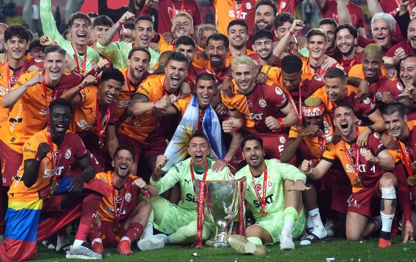 Galatasaray'da kupa coşkusu: Zafer Muslera'nın elinden yükseldi - Resim: 2