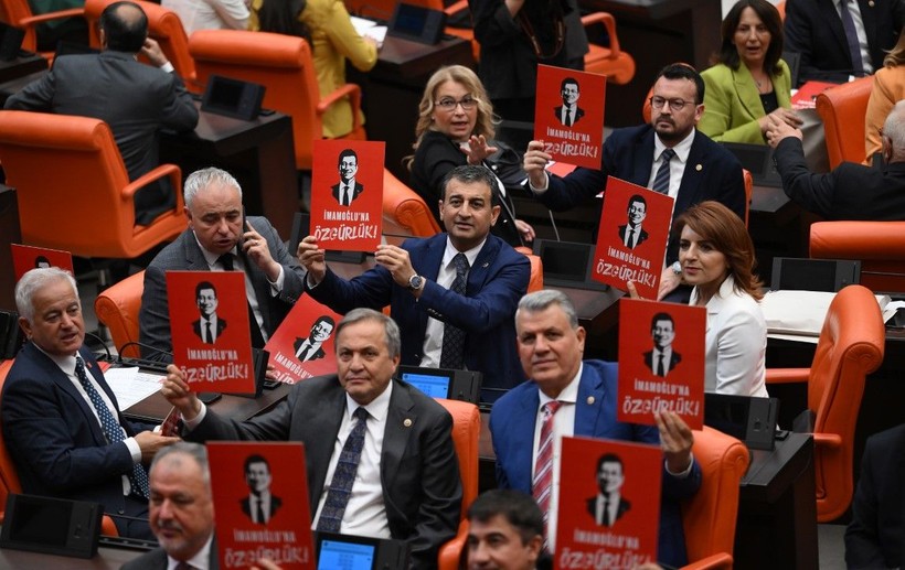 MHP lideri Bahçeli, TBMM Başkanı seçimlerinde oy kullandı - Resim: 42