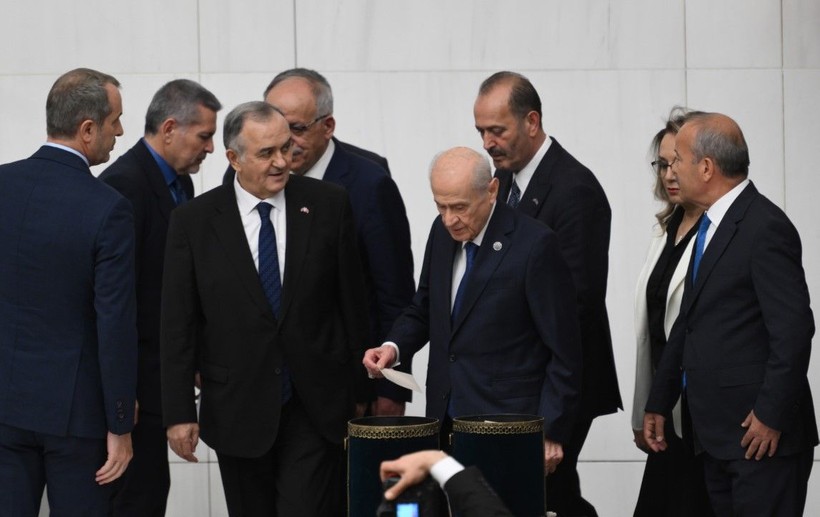 MHP lideri Bahçeli, TBMM Başkanı seçimlerinde oy kullandı - Resim: 8