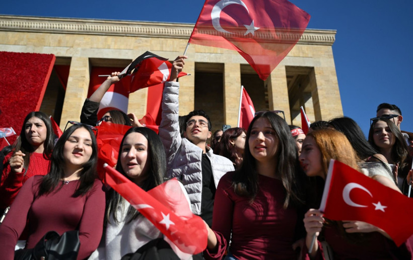 Millet Ata'sına koştu - Resim: 2