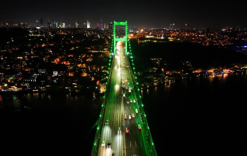 İstanbul'un köprüleri "Yeşilay Haftası" için yeşil renge büründü - Resim: 6