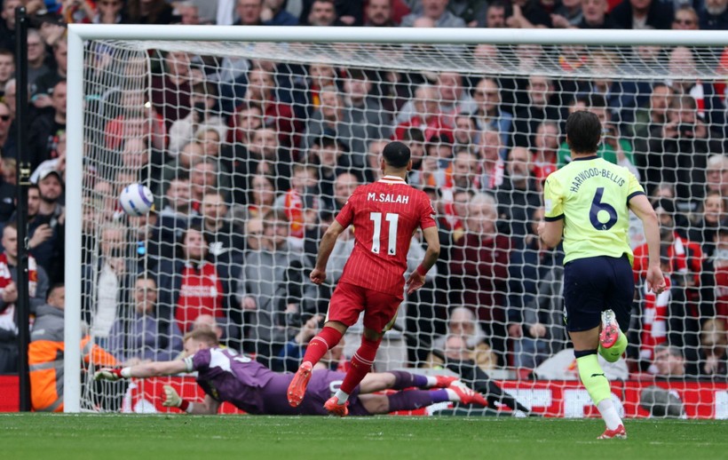 Liverpool 3 puanı ikinci yarıda aldı: Mohamed Salah tarihe geçti; şampiyonluk ateşi yandı - Resim : 2