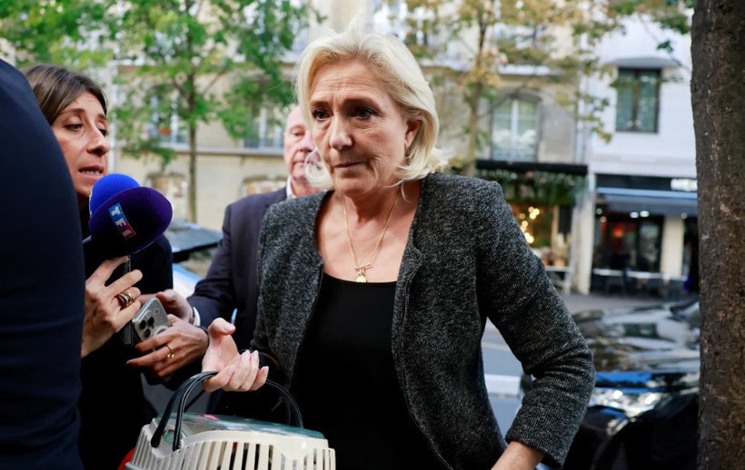 Macron siyasi krizde yalnız kaldı: Müttefikleri bile istifa çağrısı yapıyor - Resim : 1