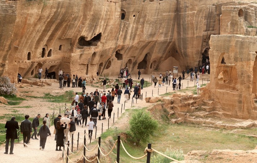 Mardin’de bayram yoğunluğu! Oteller tamamen doldu, turistler akın etti - Resim: 6