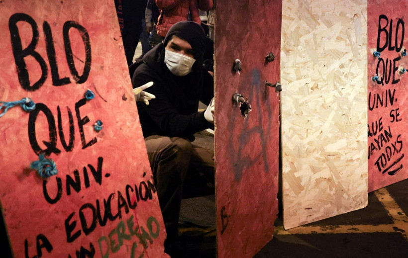 Latin Amerika ülkesinde protesto dalgası: Çatışmalarda ölü ve yaralılar var - Resim: 11