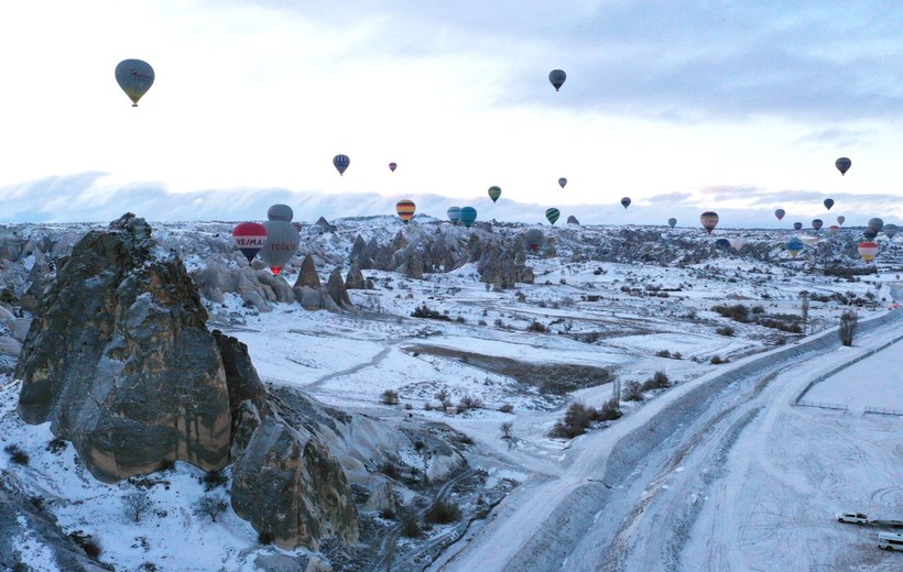 Kapadokya'da sıcak hava balonları 18 günlük aradan sonra gökyüzünü renklendirdi - Resim: 5