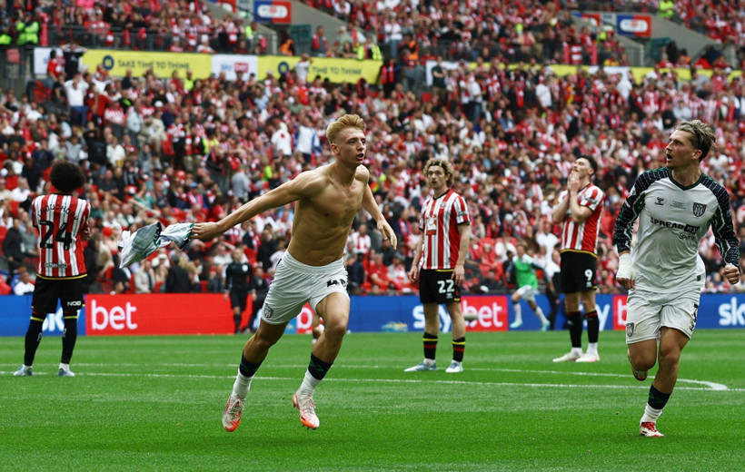 90+5'te gelen golle, 8 yıl sonra Premier Lig'e yükseldiler! - Resim : 1