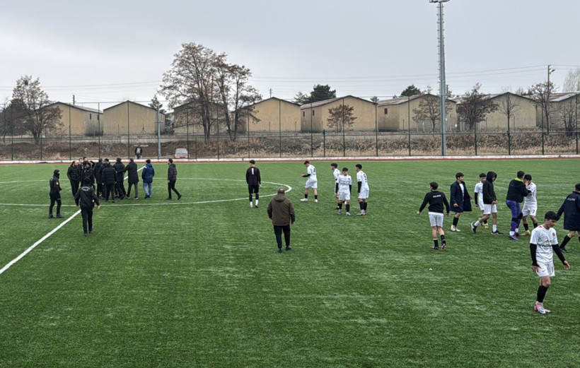 Amatör maçta büyük olay: Takım sahadan çekildi, polis devreye girdi - Resim : 1