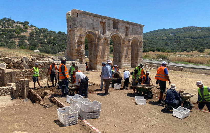 Patara'nın simgesi kent kapısı çevresindeki stoa ve dükkanlar gün yüzüne çıkarılıyor - Resim: 10