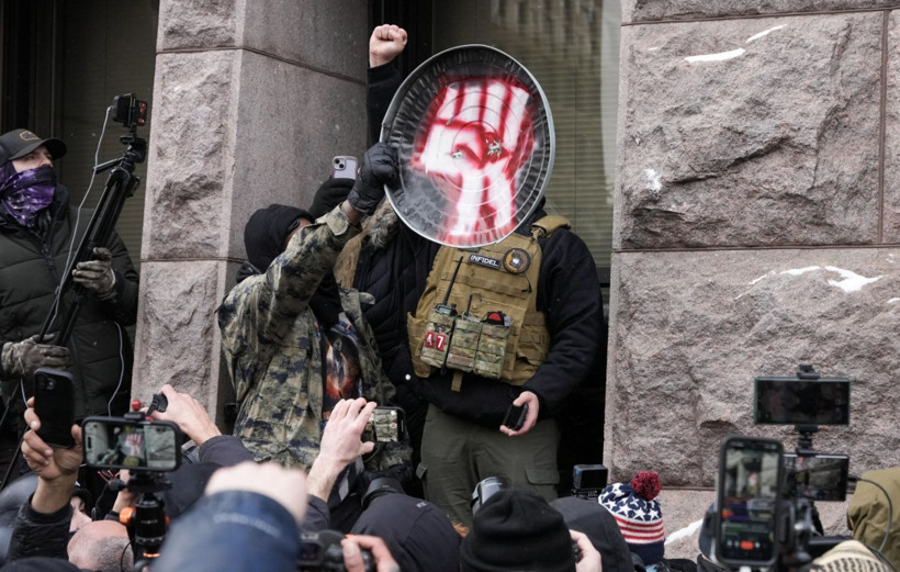 ABD'de tansiyon yüksek: Aşırı sağcı sosyal medya fenomenini gösteriden kovdular - Resim: 4