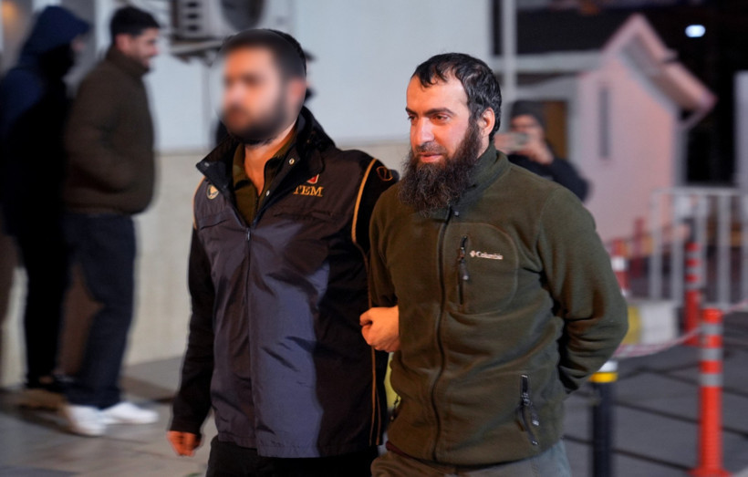 IŞİD baskınlarından ürküten görüntüler: Tüfek, kılıç, balta... - Resim : 1