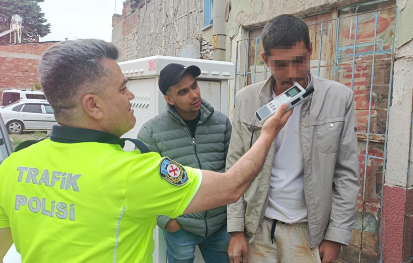 Pazara otomobille girdi, 65 bin lira ceza aldı - Resim : 1