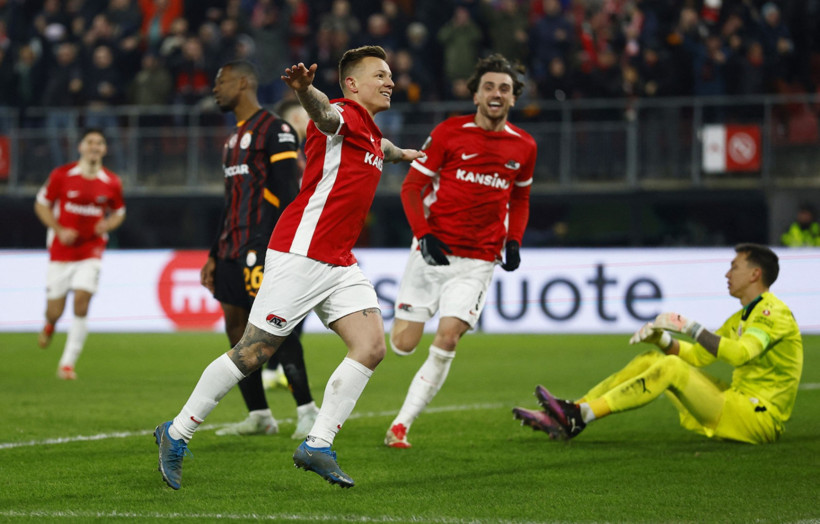 Galatasaray defansı alarm verdi! Aslan, savunmaya gelince kediye dönüşüyor - Resim : 1