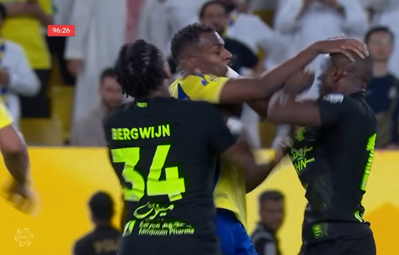 Benzema-Ronaldo derbisinde saha karıştı: Tarihi maçta kavga çıktı! - Resim : 4