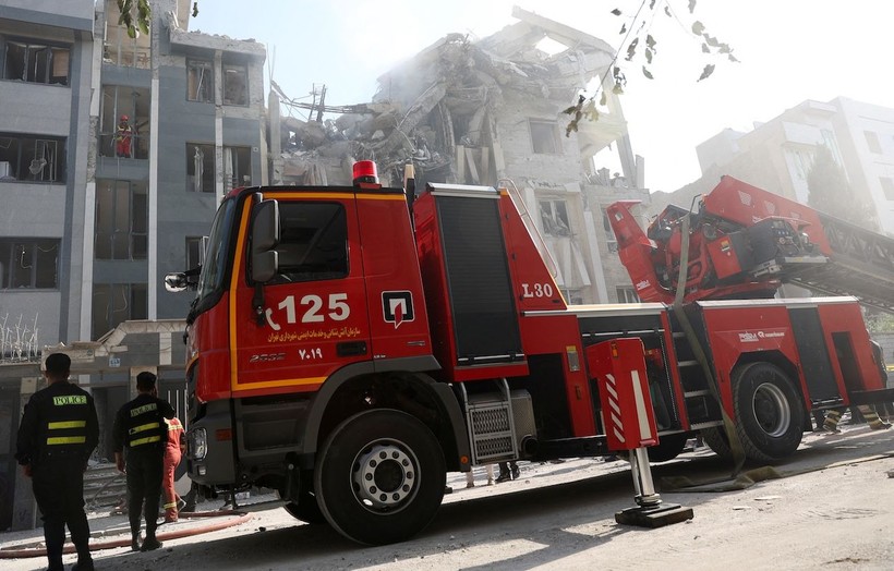 İsrail'in saldırısı sonrasında İran'dan ilk görüntüler geldi - Resim: 6