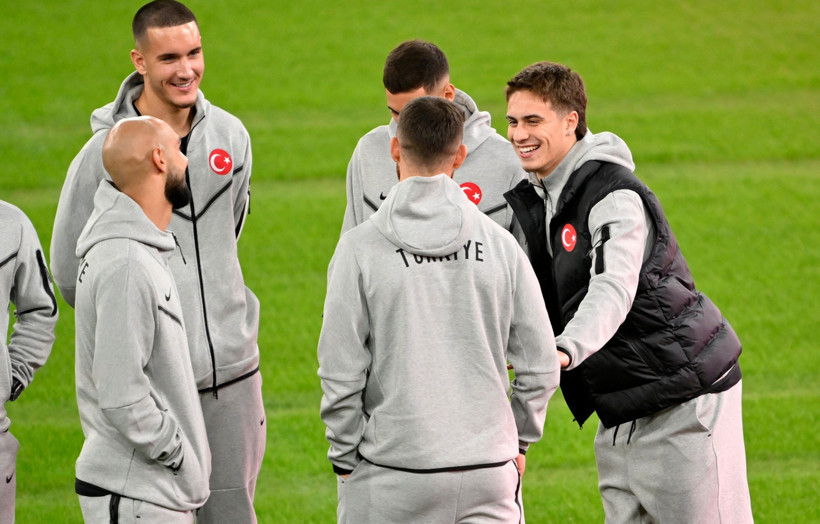 A Milli Takım, İspanya maçı öncesi La Cartuja’da yürüyüş yaptı - Resim : 1