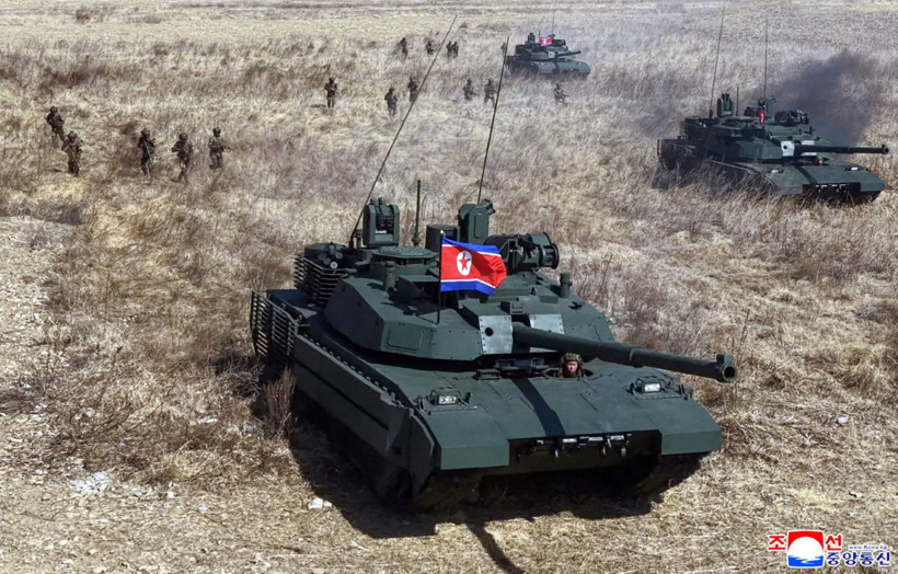 Kim Jong Un'un 13 yaşındaki kızı tank kullandı - Resim: 9