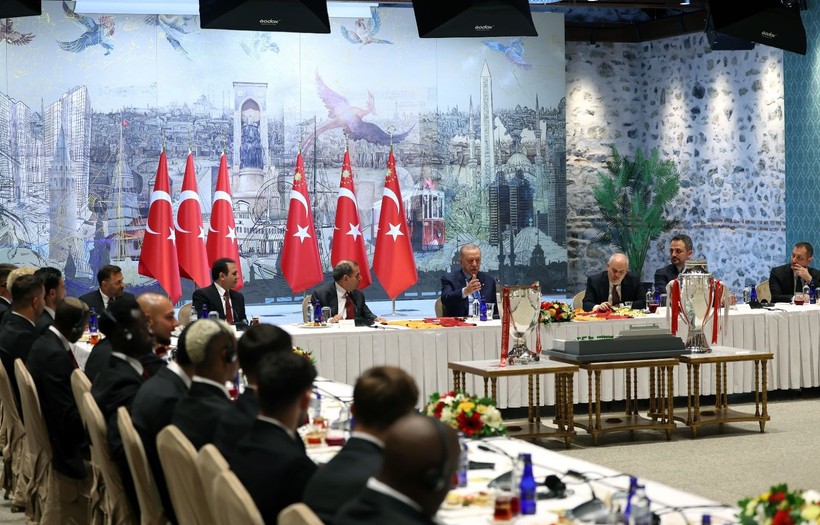 Osimhen'den Erdoğan'a hediye: Dolmabahçe'de buluşma - Resim: 16