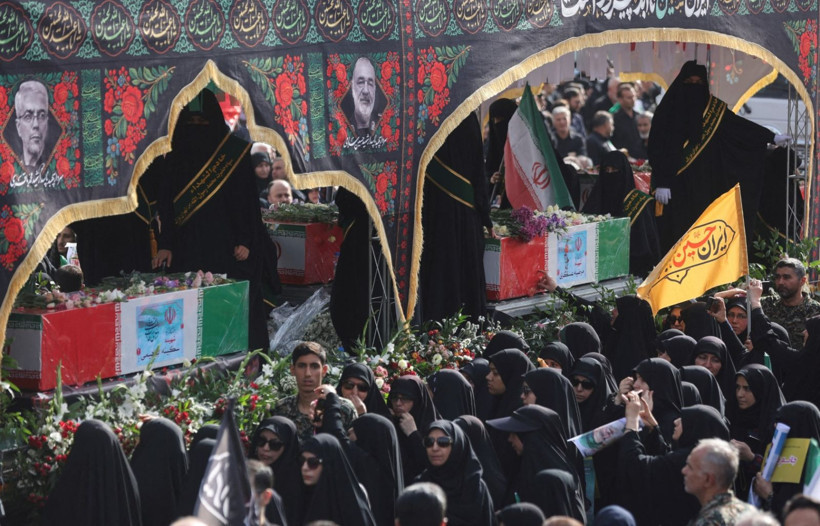 İran'da büyük cenaze töreni: Komutanlar ve bilim insanları son yolculuğuna uğurlandı - Resim: 10