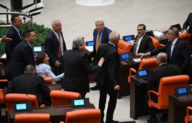 Meclis'te bir kavga daha: 'Ayı gibi oturuyorsun' - Resim: 1