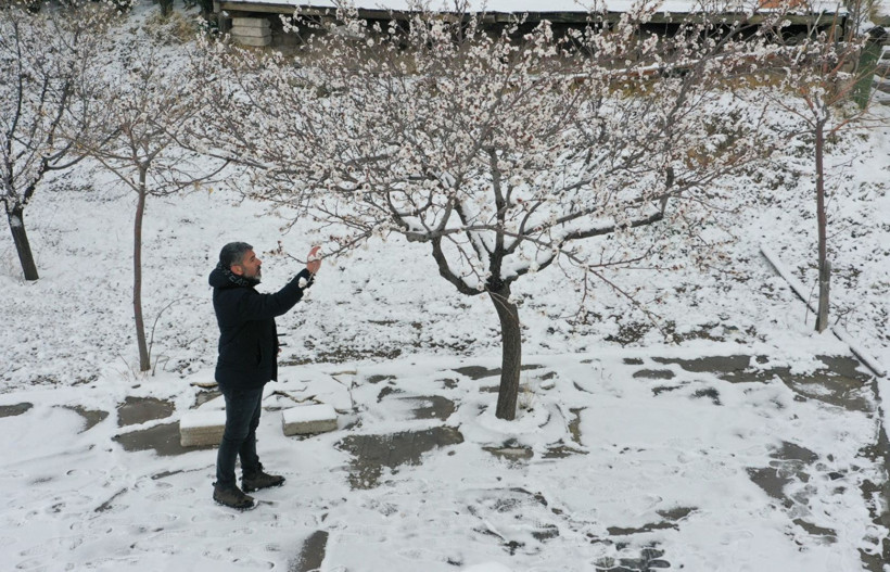 Kapadokya'daki peribacaları kar yağışıyla beyaza büründü - Resim: 3