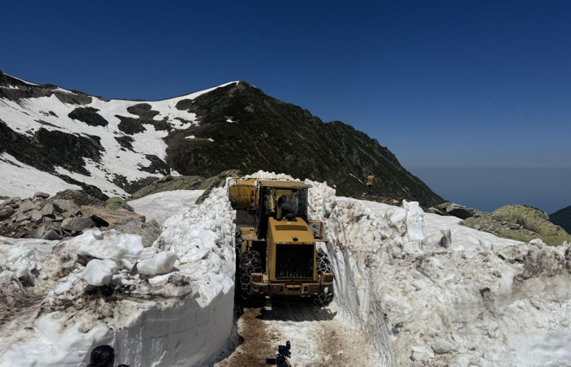 Haziranda karla mücadele: Rize'de yayla yolları açılıyor - Resim: 12