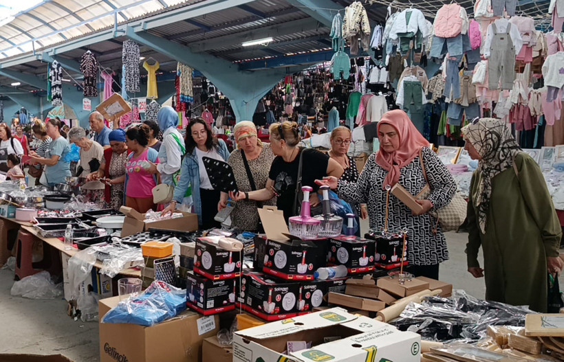 Turistler akın ediyordu, kapısına kamyon çekildi - Resim : 1