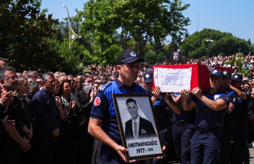 Ferdi Zeyrek'e veda: Gözyaşları sel oldu - Resim : 5