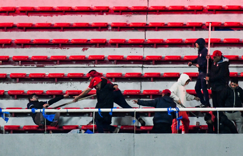 Futbolda bunu da gördük! Birbirlerine dışkı attılar: 97 gözaltı, 5 yaralı - Resim : 3