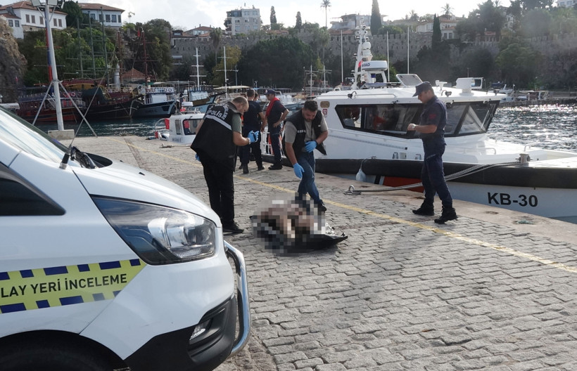 Antalya’da denizde dalış maskesi takılı erkek cesedi bulundu - Resim : 3