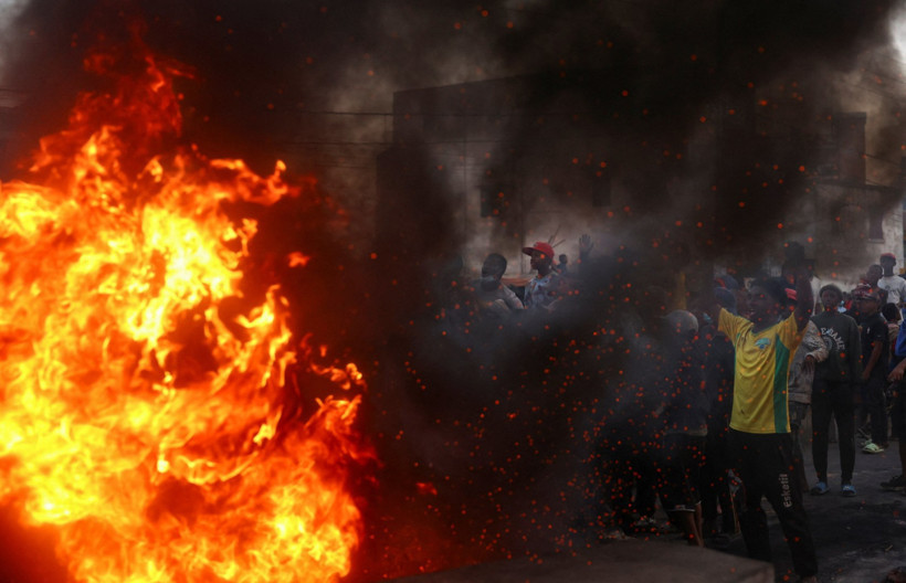 Kriz derinleşiyor: Asker Z kuşağının safına geçti, cumhurbaşkanı 'darbe girişimi' dedi - Resim : 1
