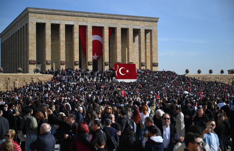 Halk Ata'sına koştu: Anıtkabir'e ziyaretçi akını - Resim: 3
