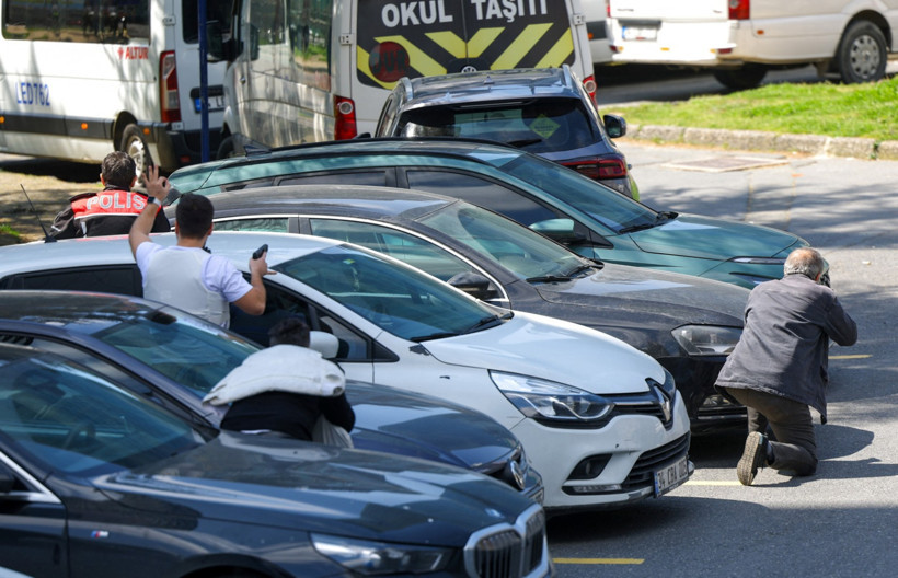 İsrail konsolosluğu &ouml;n&uuml;nde &ccedil;atışma - Resim : 2