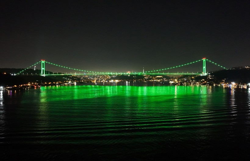 İstanbul'un köprüleri "Yeşilay Haftası" için yeşil renge büründü - Resim: 1