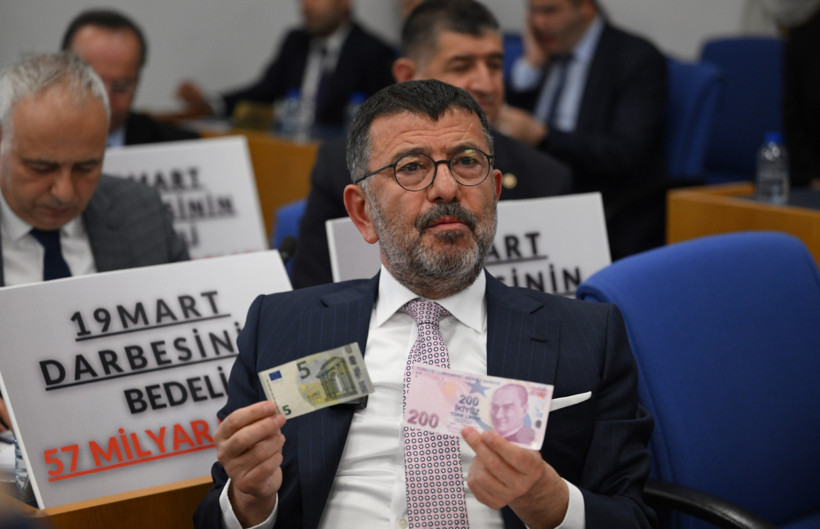 CHP'li vekillerden Karahan'a rezervli, dövizli protesto - Resim : 3