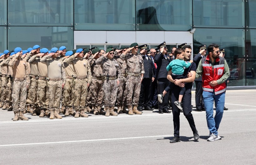 Eğitimde şehit olan astsubaya veda - Resim: 3