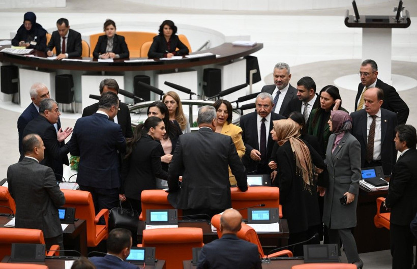 Meclis'te 'mandacı' ve 'alçak' tartışması - Resim: 13