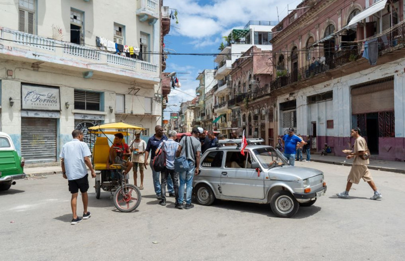 Yakıt bulamayan adam aracını böyle çalıştırdı - Resim: 13