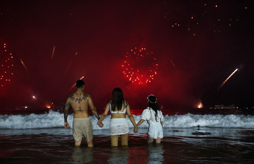 Yeni yıla plajda girdiler - Resim: 5