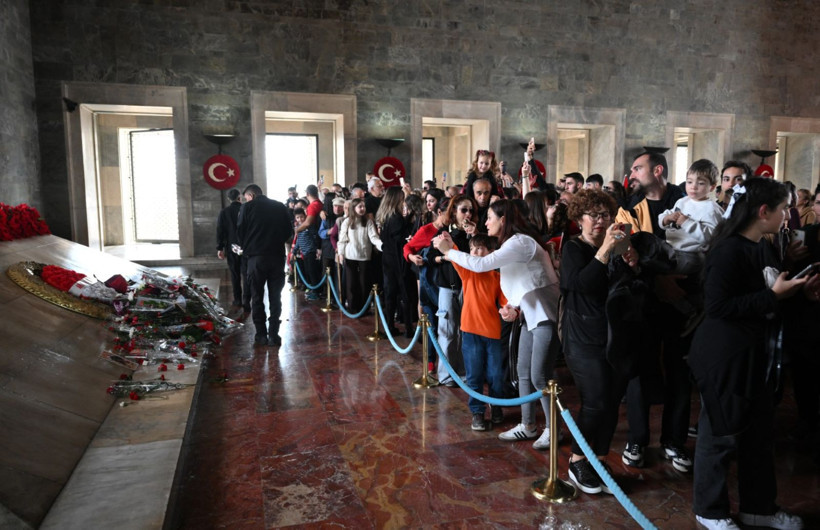 Halk Ata'sına koştu: Anıtkabir'e ziyaretçi akını - Resim: 19